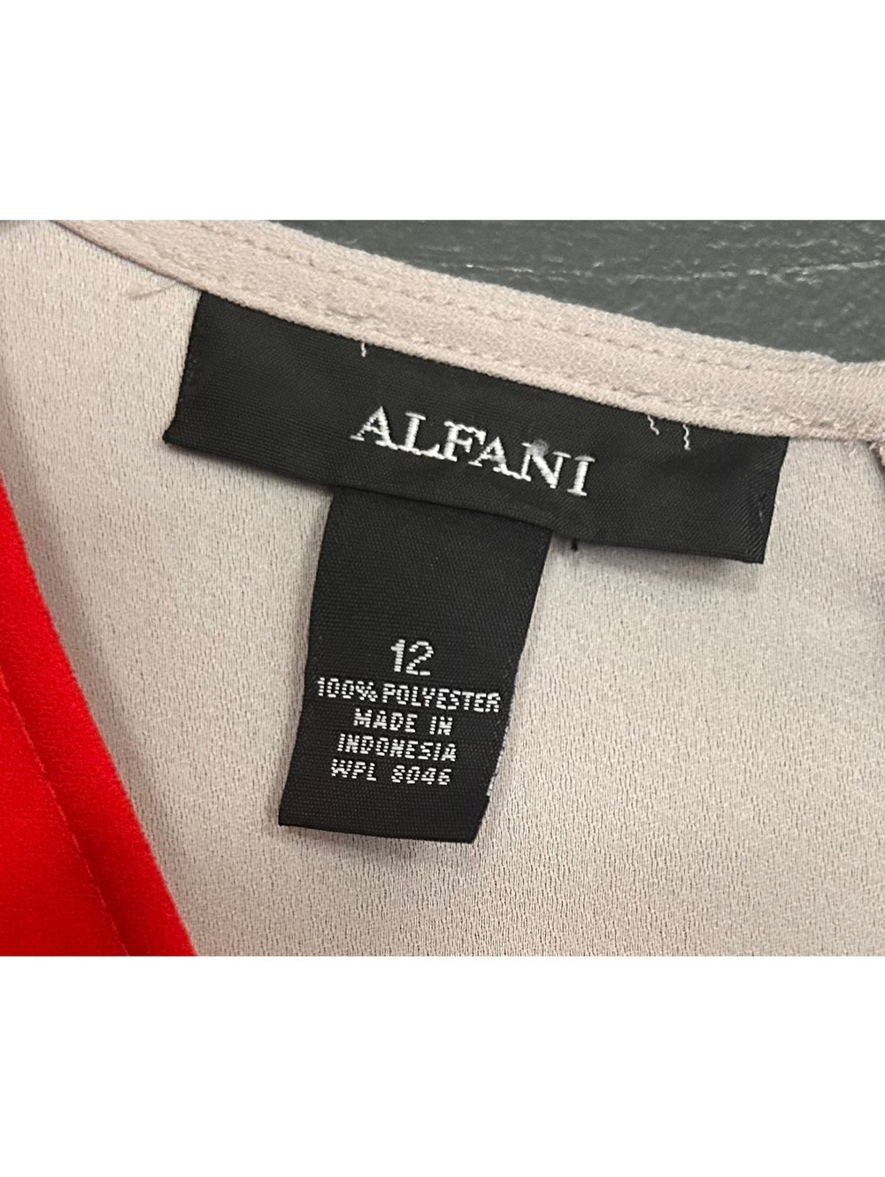 Alfani Spicy Red and Beige Asymmetrical Sleeveless Top Size 12 NWT - Picture 4 of 6